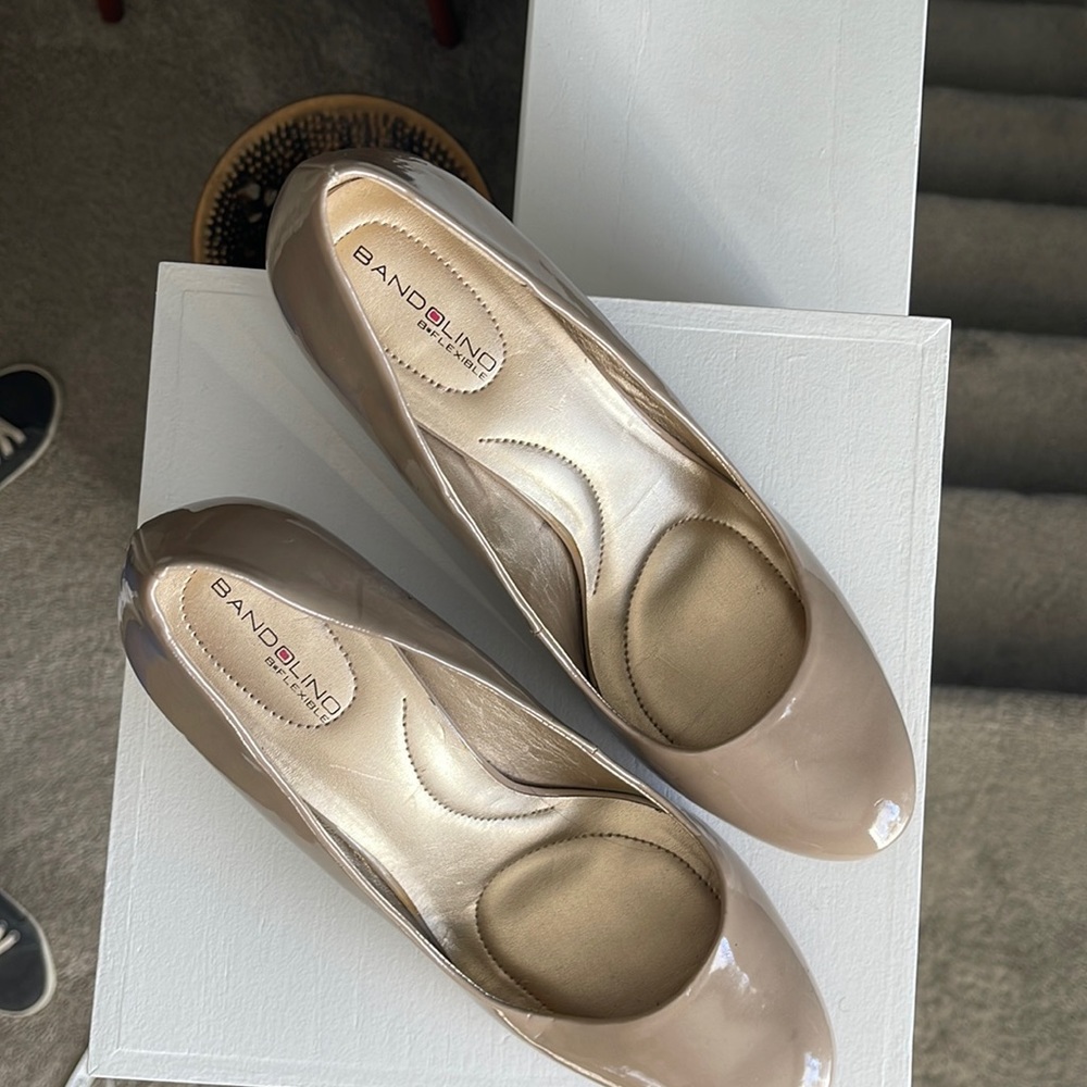 Bandolino 2” heels size 10.5 patent leather